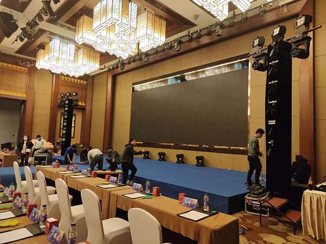 活動(dòng)策劃桁架背景板和太空架布場(chǎng)搭建不同用途